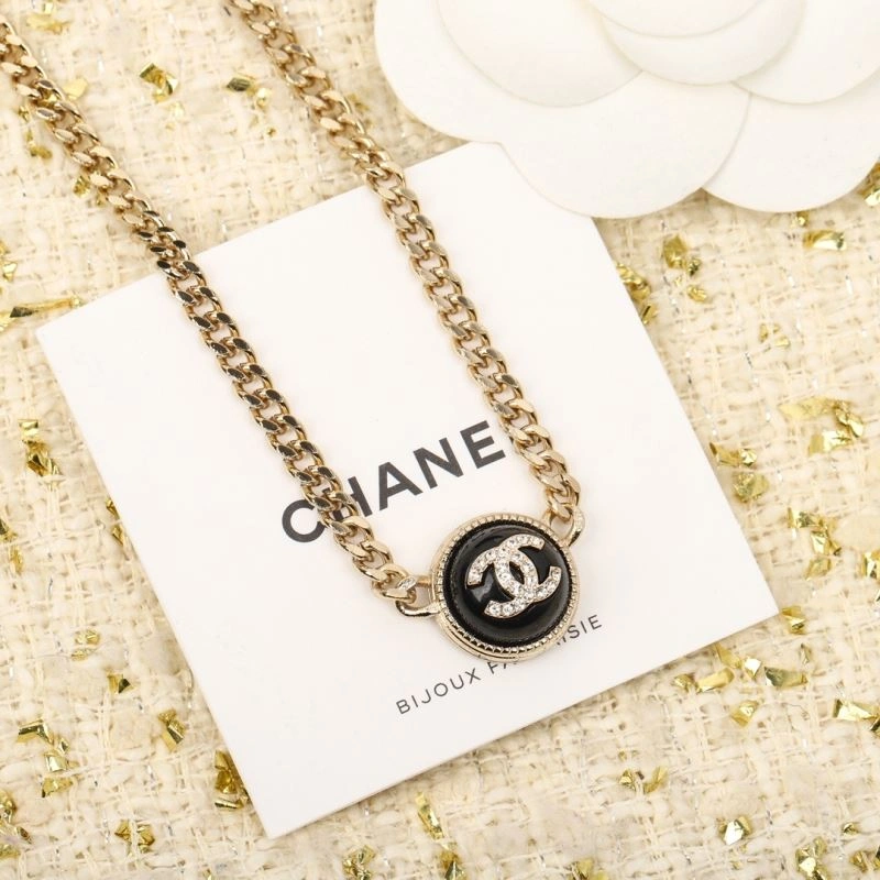 Chanel Necklaces Functional 231982