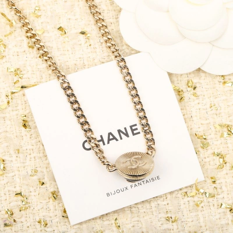 Chanel Necklaces Functional 231982
