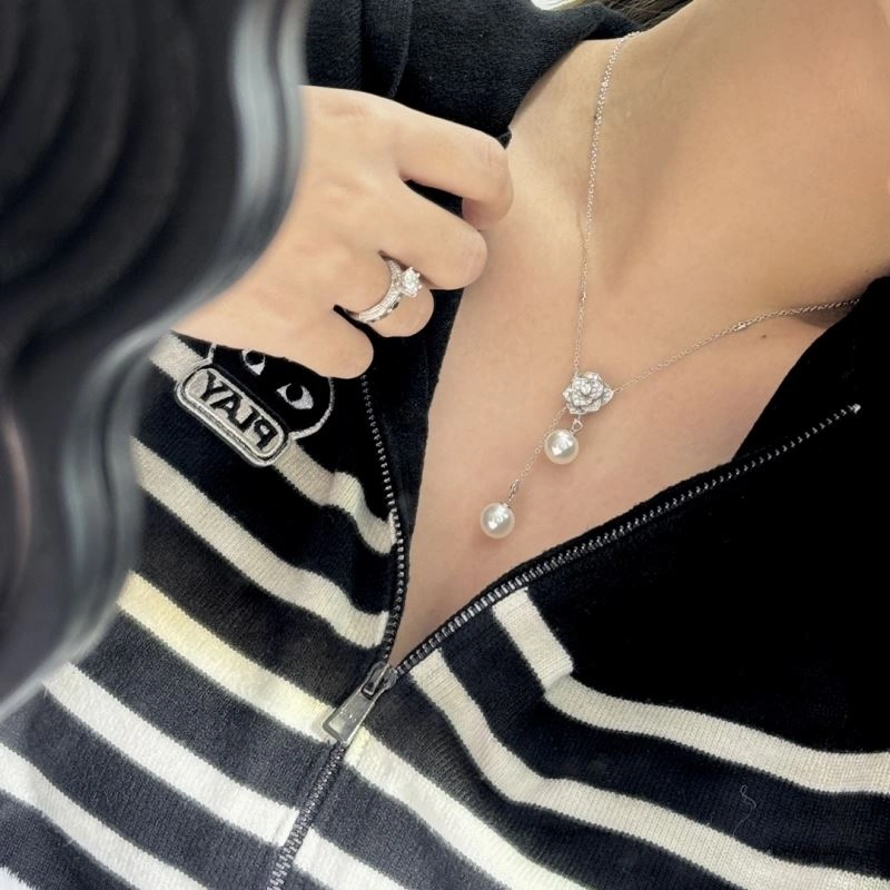 Refined Chanel Necklaces 231706