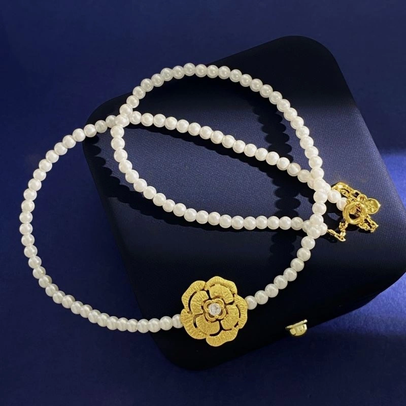 Chanel Necklaces Versatile 231542