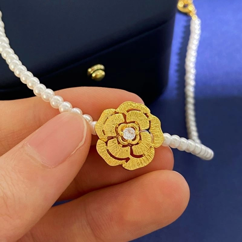 Chanel Necklaces Versatile 231542