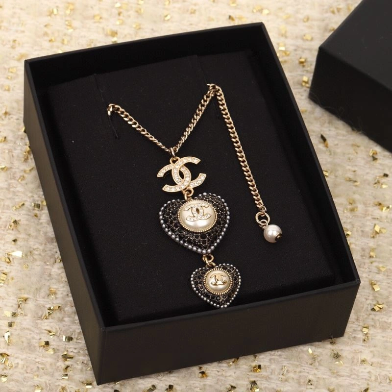 Trendsetting Chanel Necklaces 231621