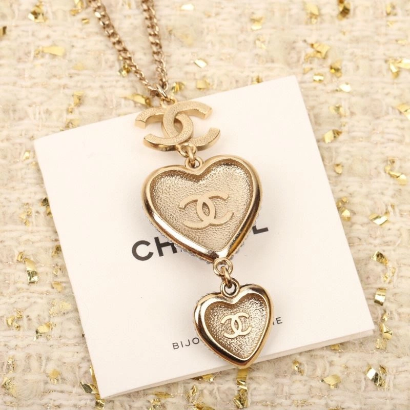 Trendsetting Chanel Necklaces 231621