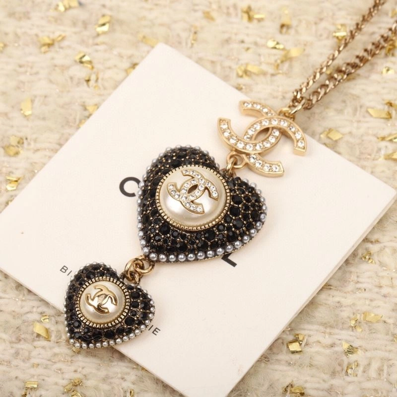 Trendsetting Chanel Necklaces 231621