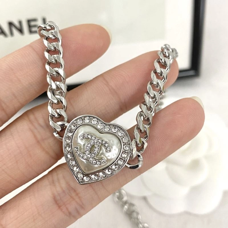 Supportive Chanel Necklaces 231588