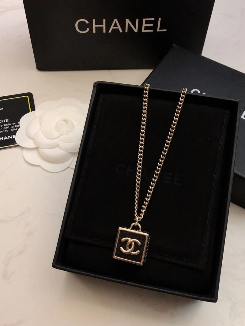 Chanel Necklaces Youthful 231552