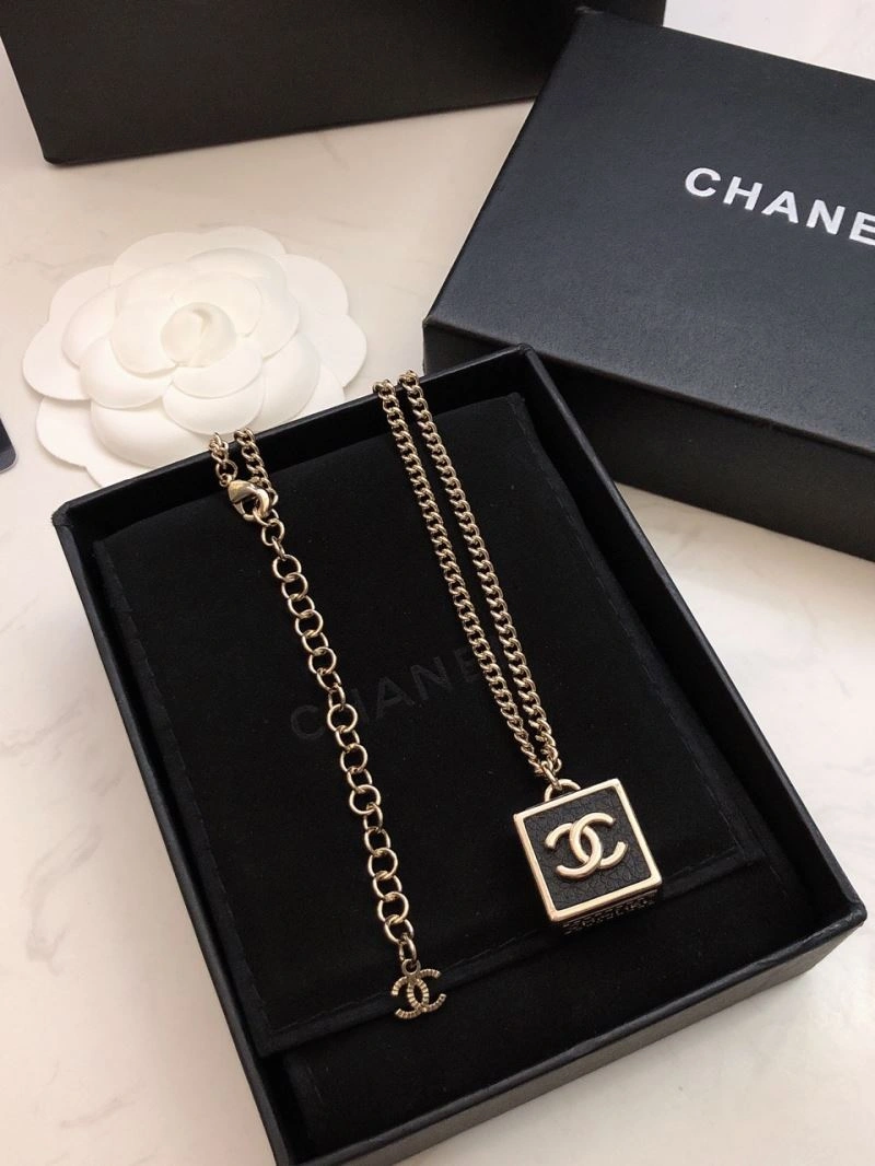 Chanel Necklaces Youthful 231552