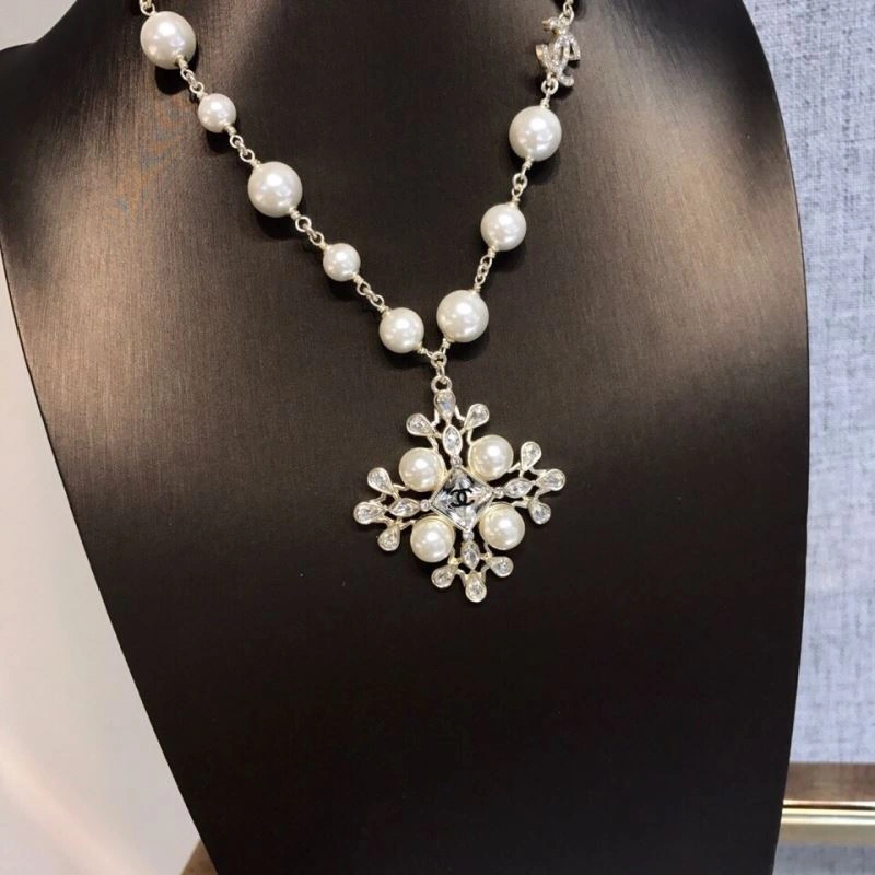 Bold Chanel Necklaces 231583
