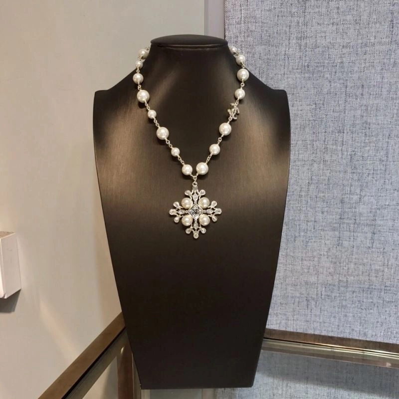Bold Chanel Necklaces 231583
