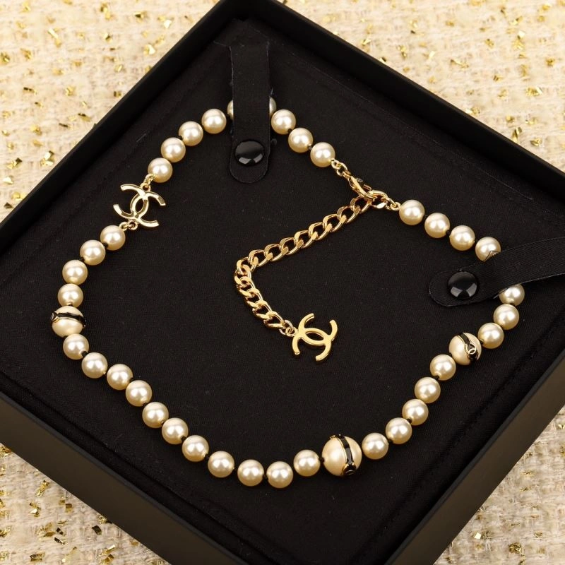 Minimalist Chanel Necklaces 231518