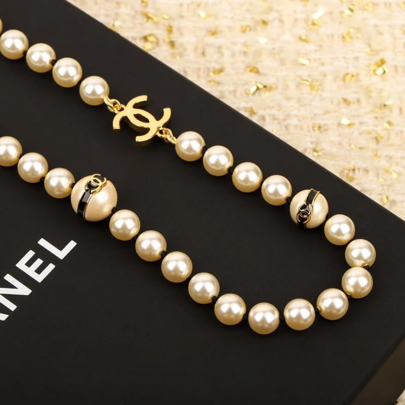 Minimalist Chanel Necklaces 231518