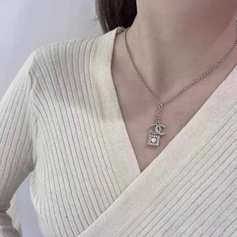 Breathable Chanel Necklaces 231478