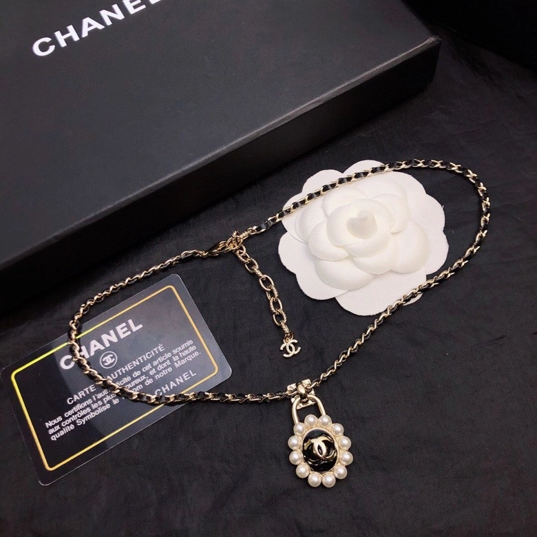 FashionForward Chanel Necklaces 231490