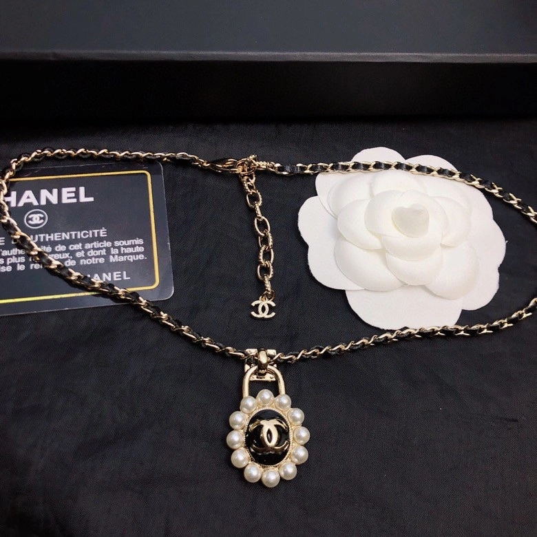 FashionForward Chanel Necklaces 231490