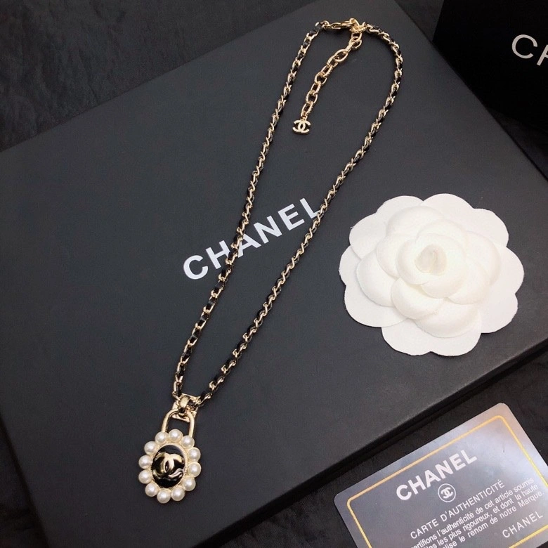FashionForward Chanel Necklaces 231490