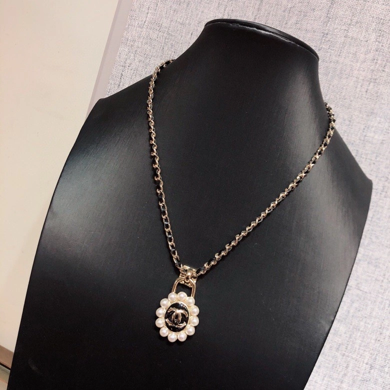 FashionForward Chanel Necklaces 231490