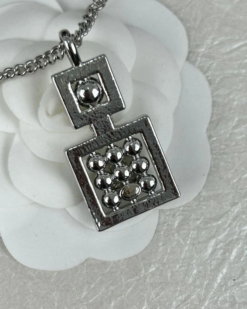 Chanel Necklaces Breathable 231461