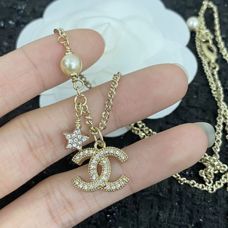 Minimalist Chanel Necklaces 231591