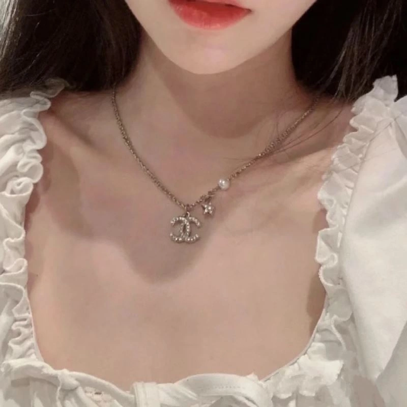 Minimalist Chanel Necklaces 231591