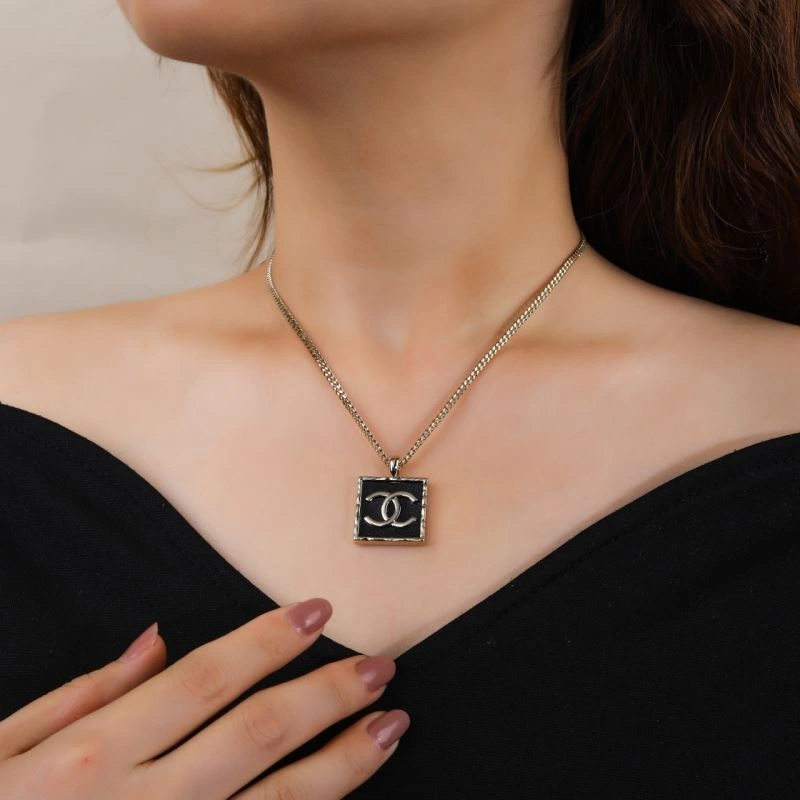 Unisex Chanel Necklaces 231561