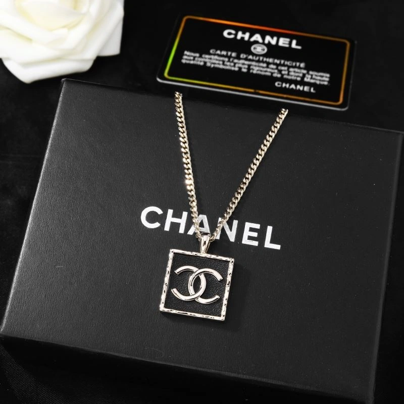 Unisex Chanel Necklaces 231561