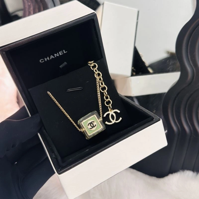 Chanel Necklaces Chic 231455