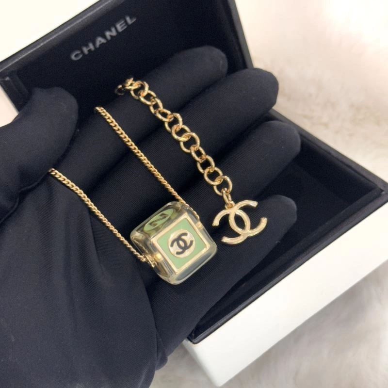 Chanel Necklaces Chic 231455