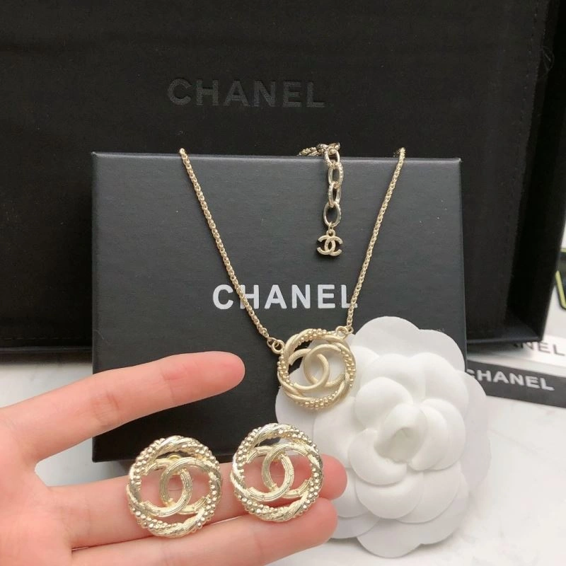 Versatile Chanel Necklaces 231447