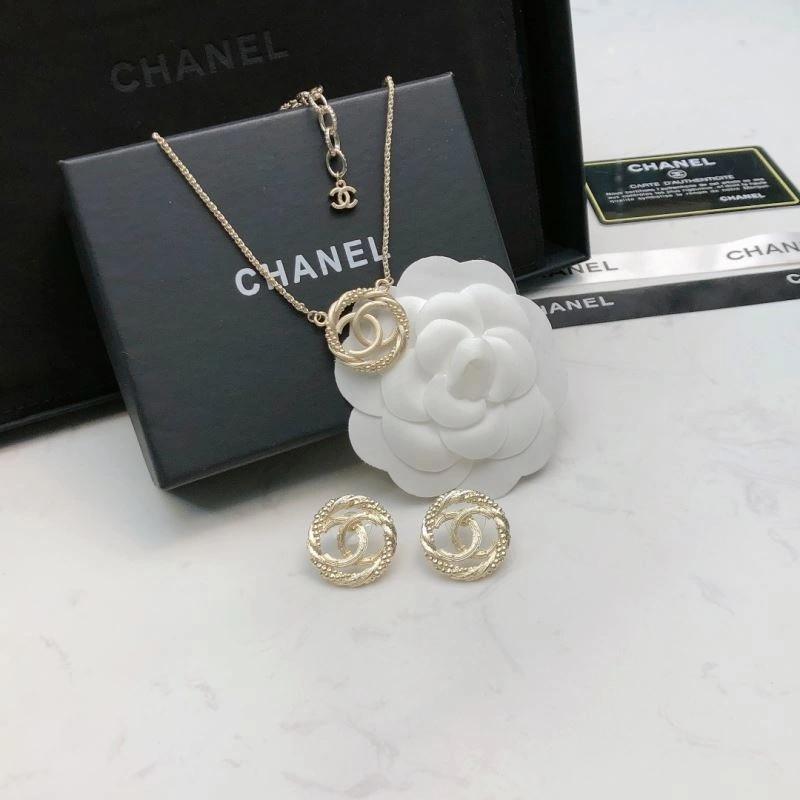 Versatile Chanel Necklaces 231447