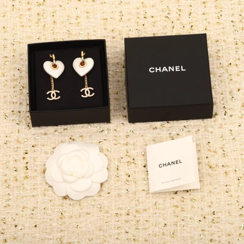 WaterResistant Chanel Necklaces 231509