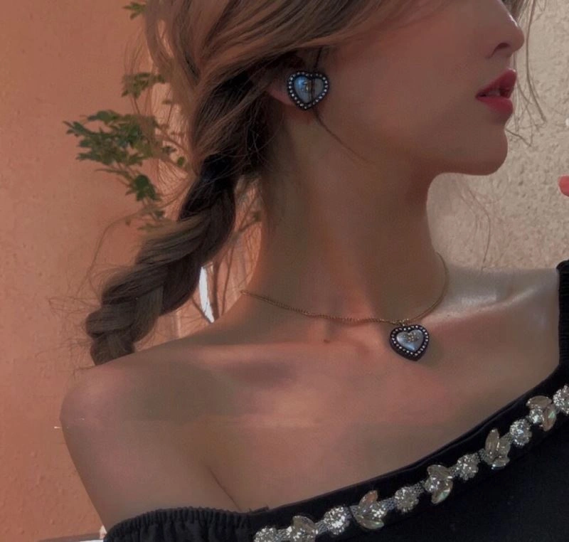 TechFriendly Chanel Necklaces 231436