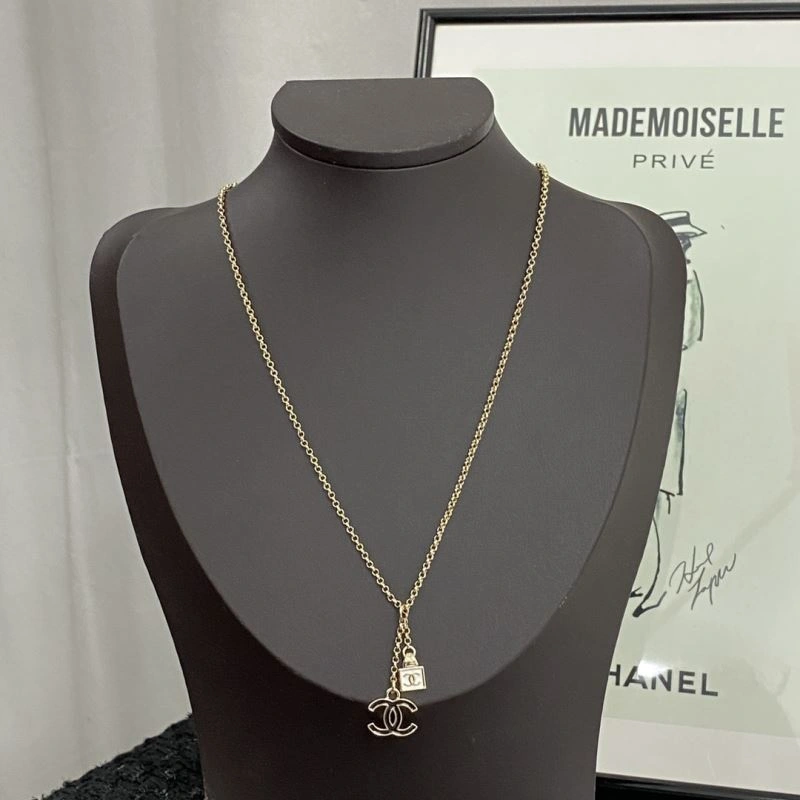 Chanel Necklaces Cozy 229677