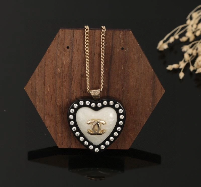 Fashionable Chanel Necklaces 229625