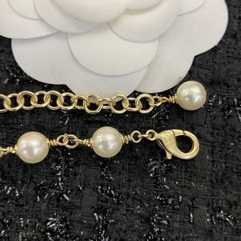 Snug Chanel Necklaces 229609