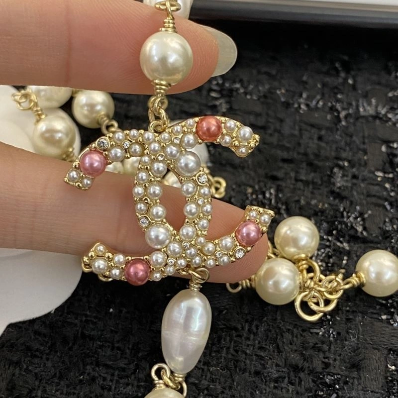 Snug Chanel Necklaces 229609
