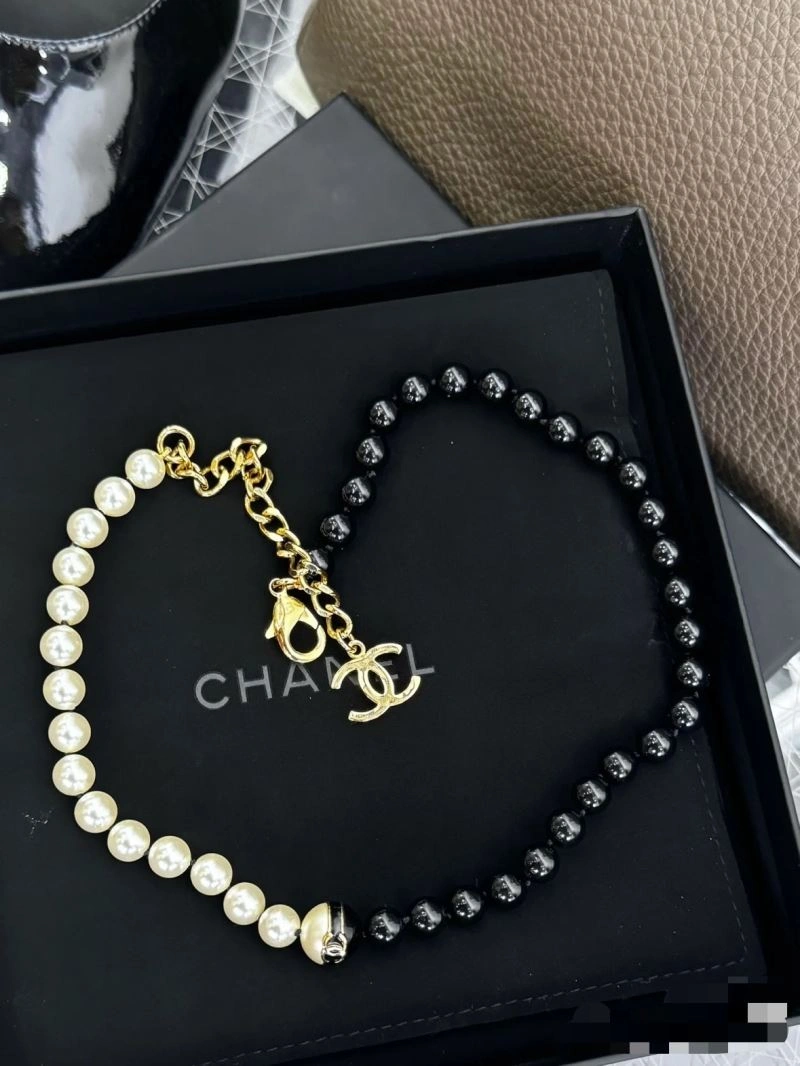 Contemporary Chanel Necklaces 229536