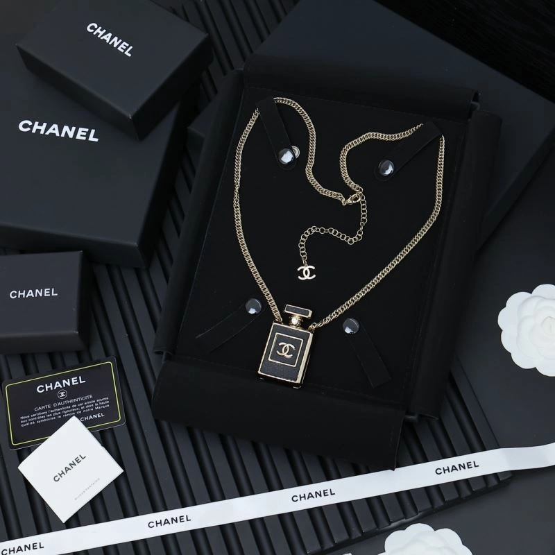 Affordable Chanel Necklaces 229541