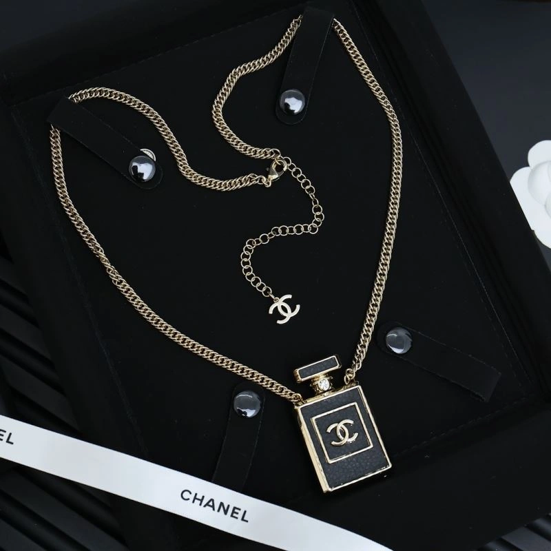 Affordable Chanel Necklaces 229541
