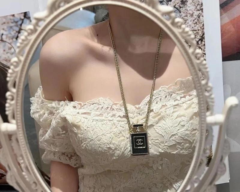 Affordable Chanel Necklaces 229541