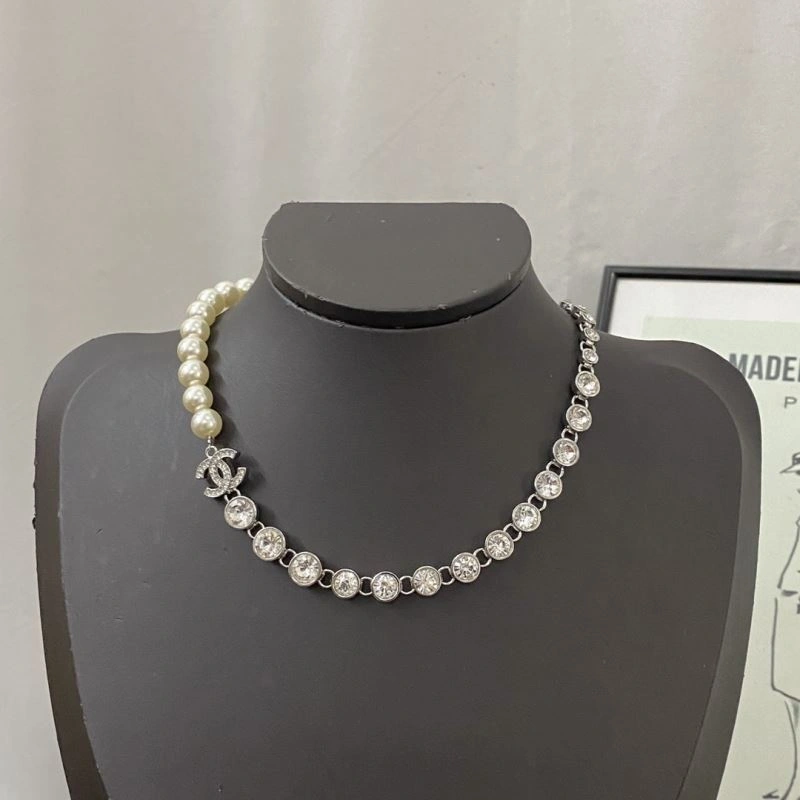 Chanel Necklaces Versatile 229562