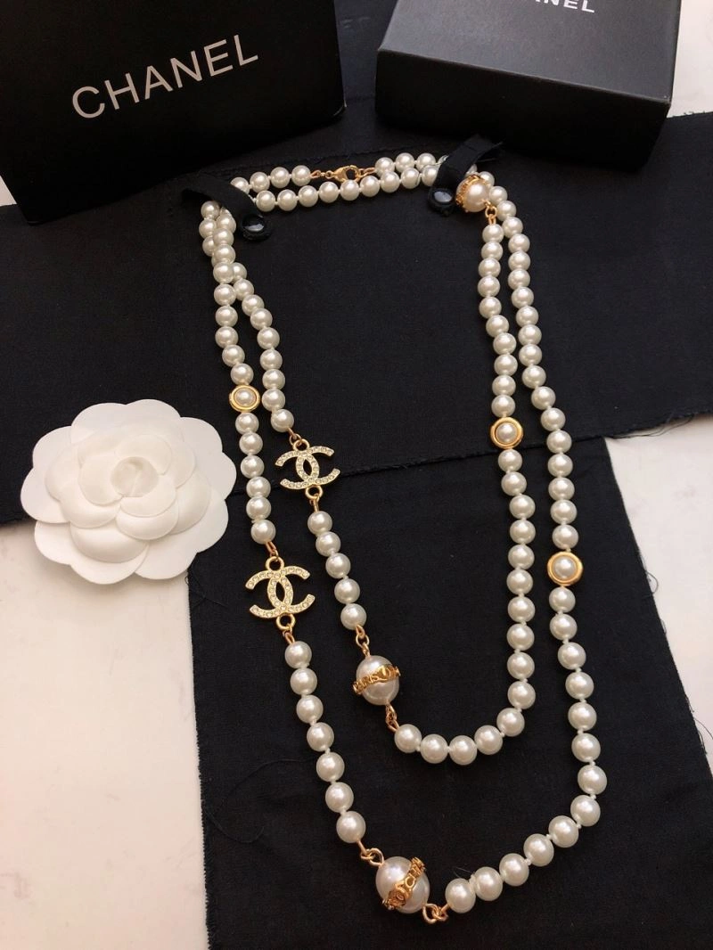 Minimalist Chanel Necklaces 229513