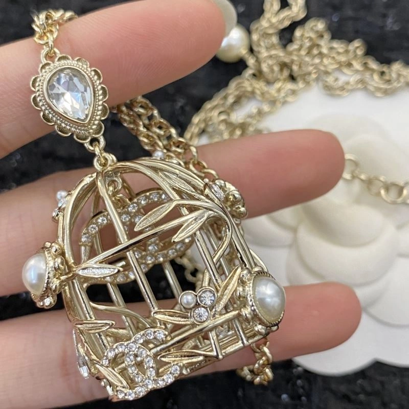 Sustainable Chanel Necklaces 229485
