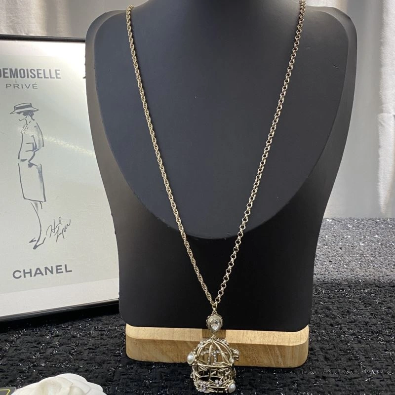 Sustainable Chanel Necklaces 229485