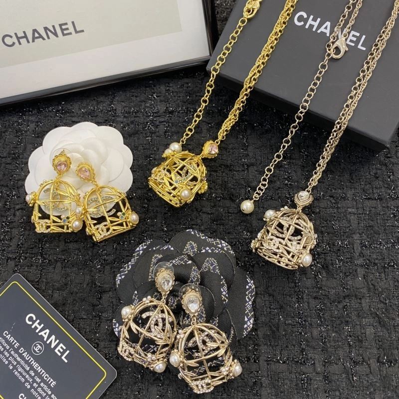 Sustainable Chanel Necklaces 229485