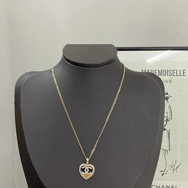 Minimalist Chanel Necklaces 229479