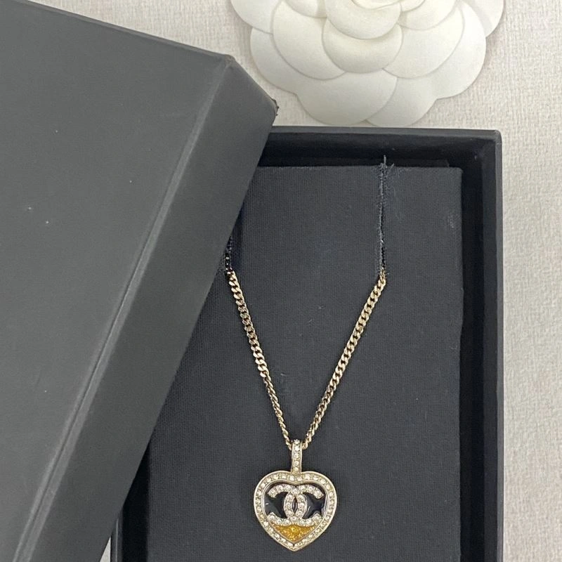 Minimalist Chanel Necklaces 229479