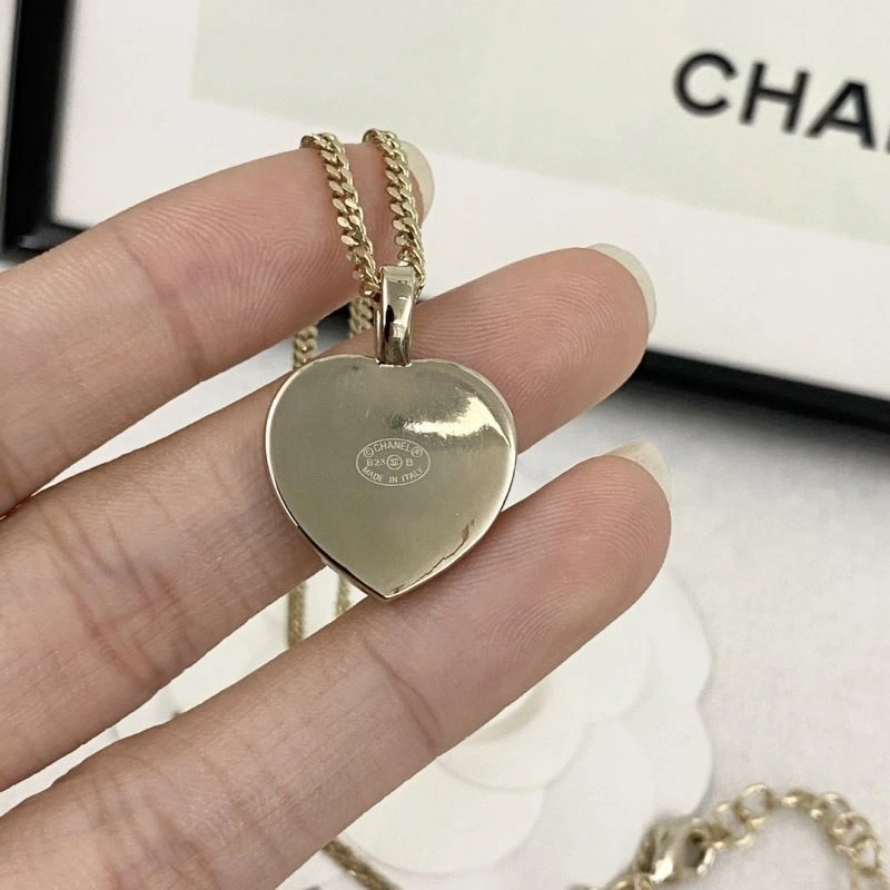 Minimalist Chanel Necklaces 229479