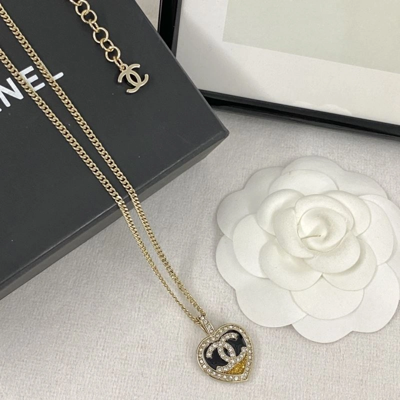 Minimalist Chanel Necklaces 229479