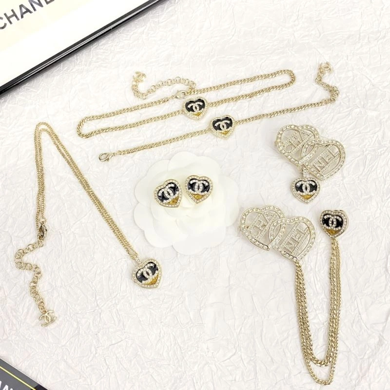 Minimalist Chanel Necklaces 229479