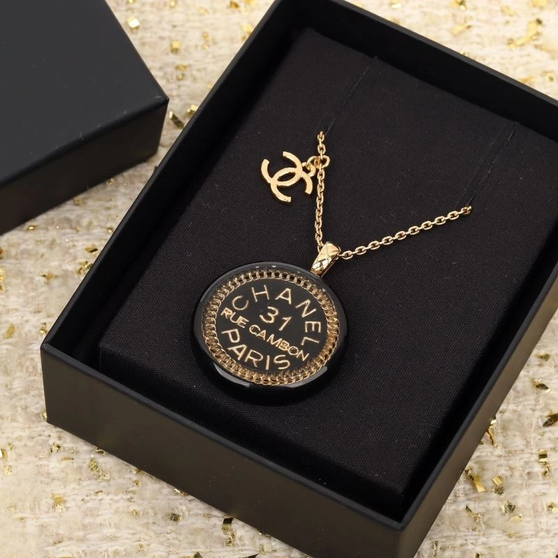 Chanel Necklaces Versatile 229523